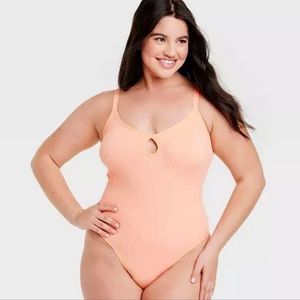 Women's Seamless Bodysuit With Keyhole -  Colsie